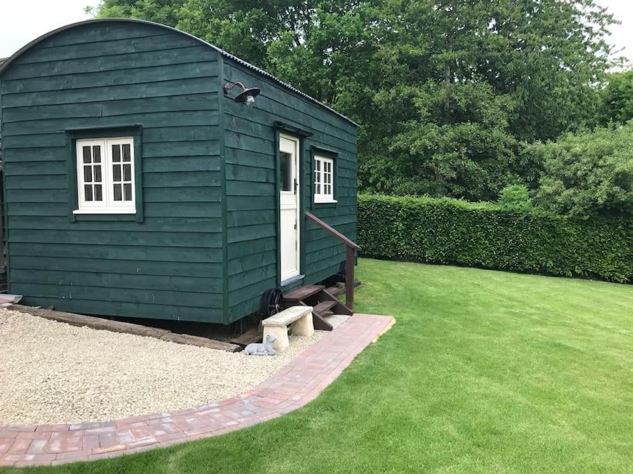 Beautiful Shepherd'S Hut - Lois Weedon Weston  Buitenkant foto