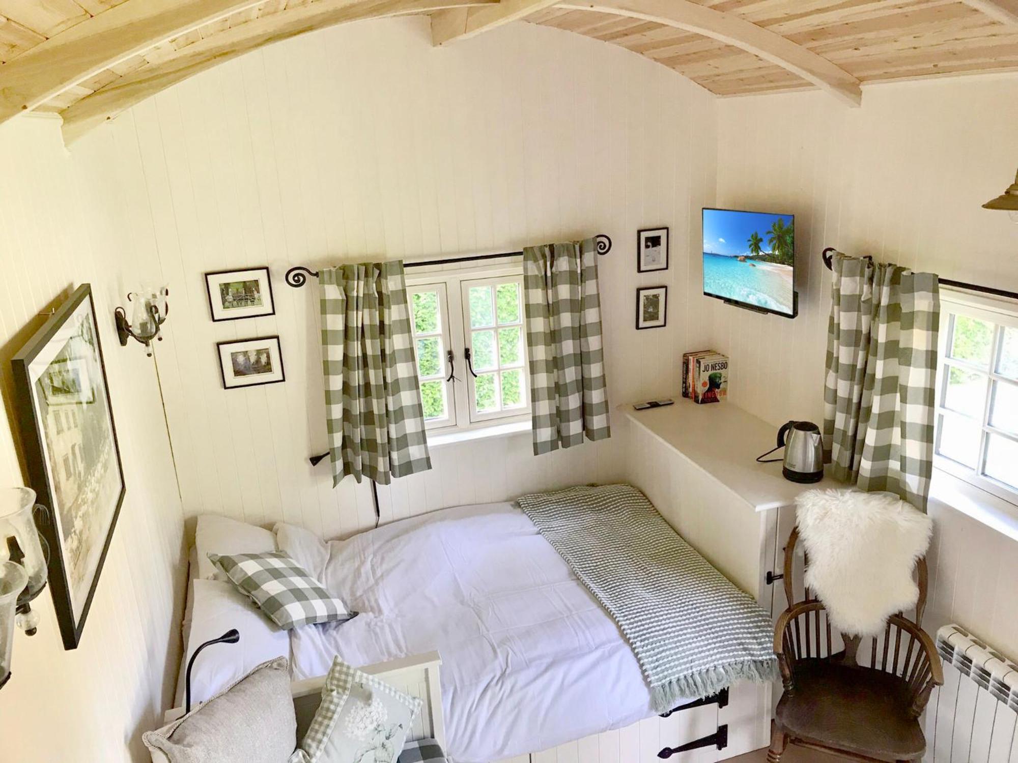 Beautiful Shepherd'S Hut - Lois Weedon Weston  Buitenkant foto