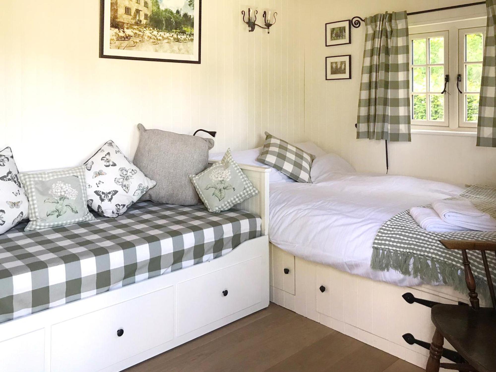 Beautiful Shepherd'S Hut - Lois Weedon Weston  Buitenkant foto