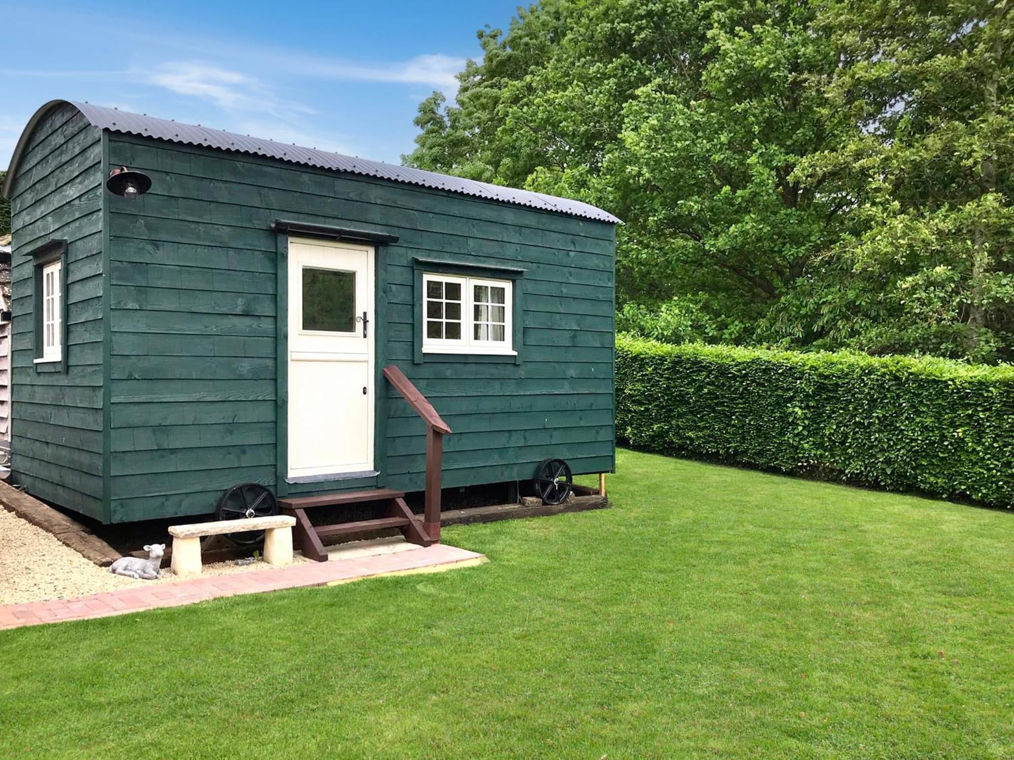 Beautiful Shepherd'S Hut - Lois Weedon Weston  Buitenkant foto