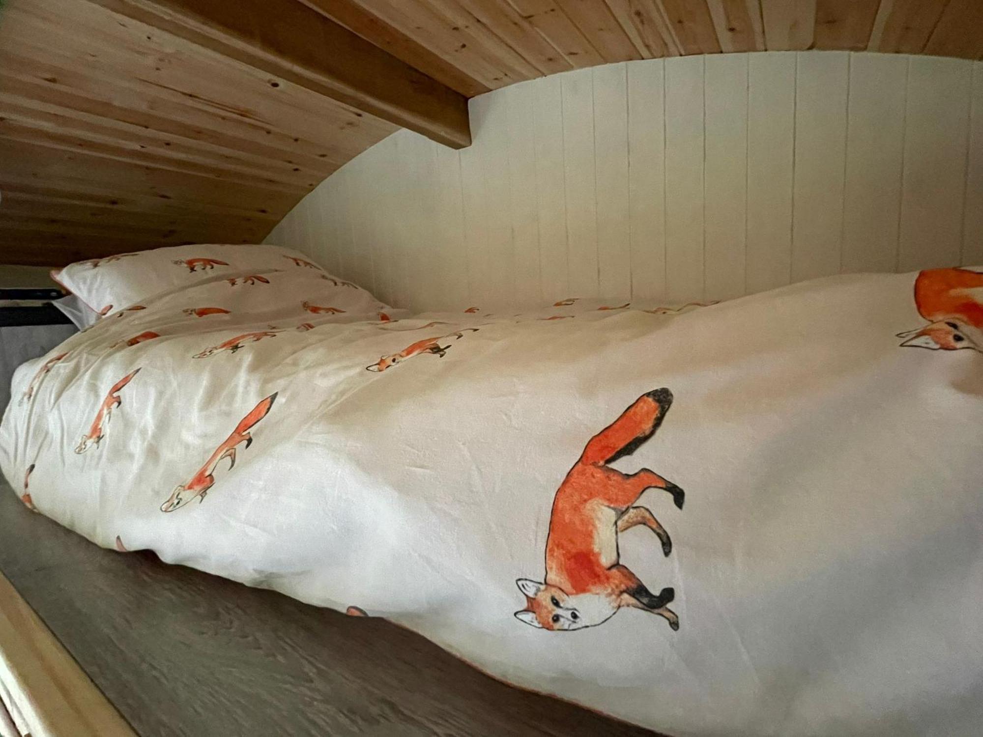 Beautiful Shepherd'S Hut - Lois Weedon Weston  Buitenkant foto