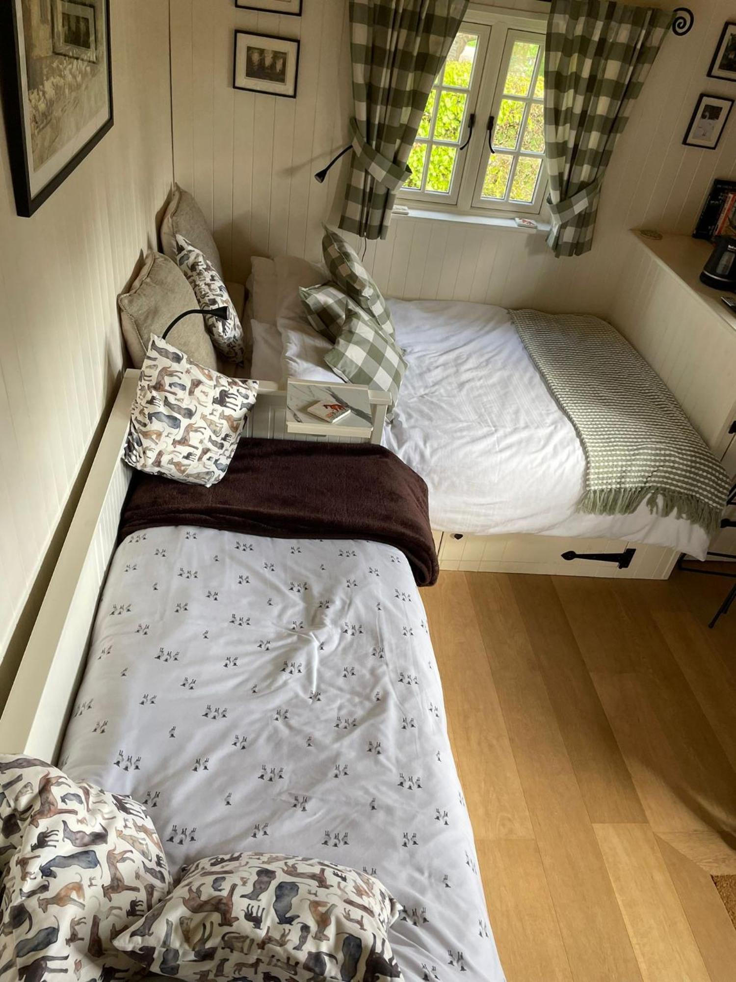 Beautiful Shepherd'S Hut - Lois Weedon Weston  Buitenkant foto